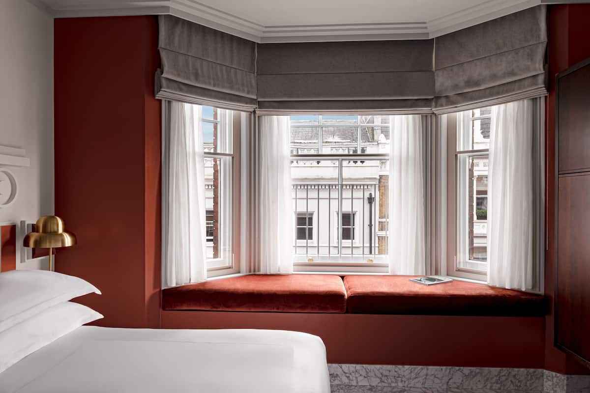 Superior Room (Floral) | Egyptian cotton sheets, premium bedding, minibar, in-room safe