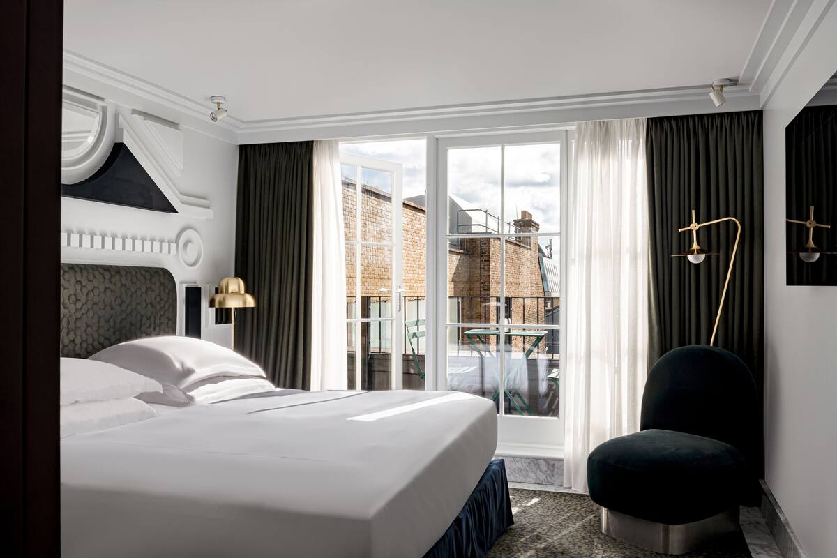 スーペリア ルーム テラス (London Eye) | エジプト綿のシーツ、高級寝具、ミニバー、セーフティボックス (室内)