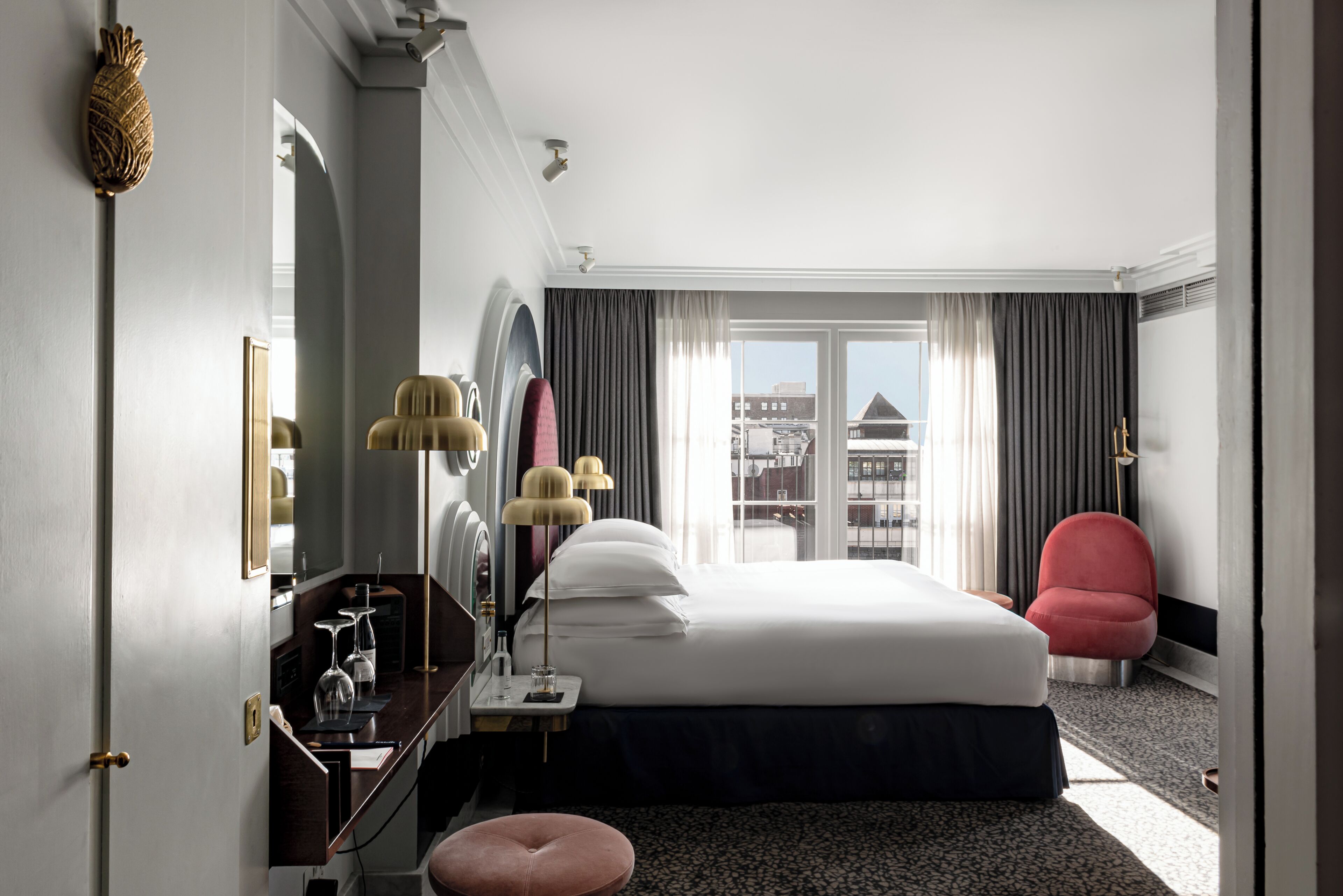 Sábanas de algodón egipcio, ropa de cama de alta calidad y minibar 