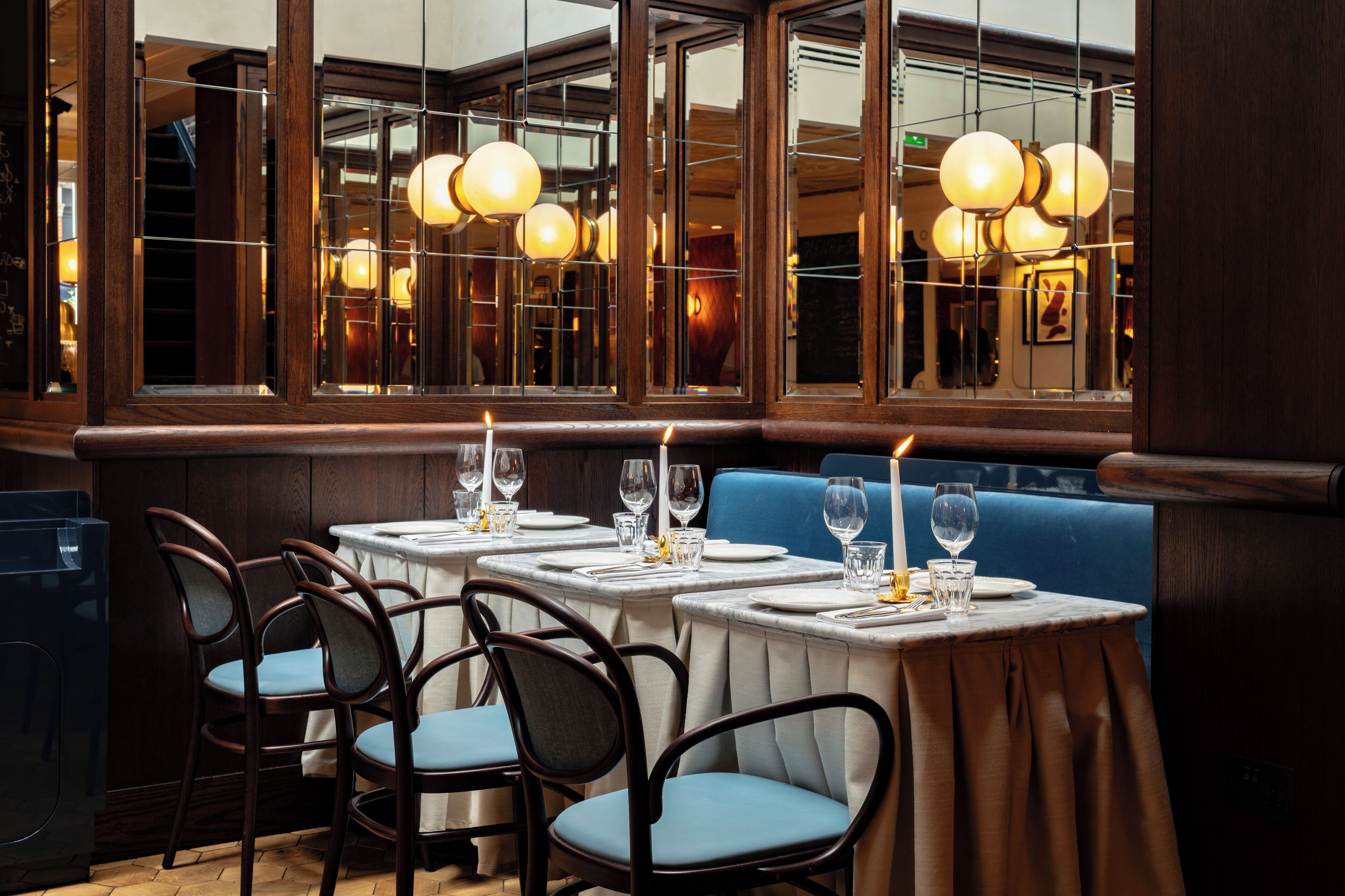 breakfast, lunch, dinner served; international cuisine