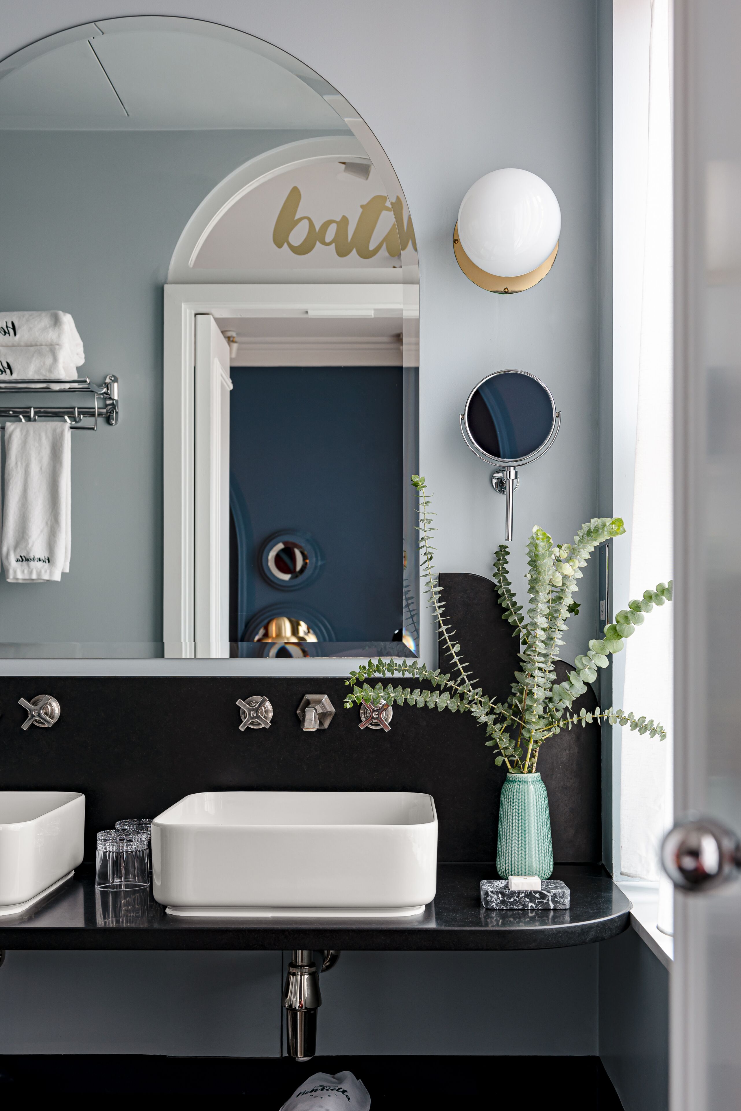 superior room (covent garden) | bathroom | combined shower/bathtub, rainfall showerhead, free toiletries, bathrobes