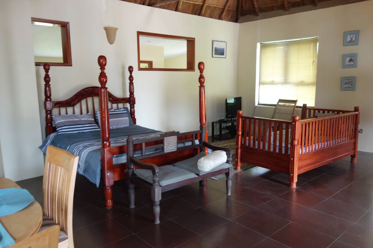 Villa, 2 Bedrooms | Desk, free WiFi