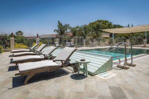 Seasonal outdoor pool - Sea of Galilee Panoramic View (Ramot)