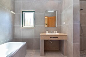 Bathtub, bidet