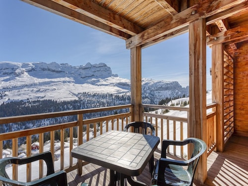 Cozy Chalet Near Slopes