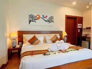 Brankas, meja kerja, tempat tidur bayi gratis, dan Wi-Fi gratis