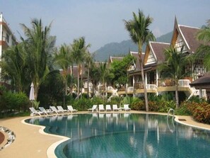 Kolam renang outdoor