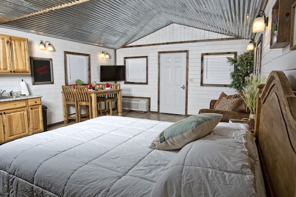 Deluxe Suite, 2 Queen Beds | Bed sheets
