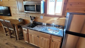 Cabin, 1 Queen Bed (Kozy Cabin) | Private kitchen | Fridge, microwave, coffee/tea maker, electric kettle