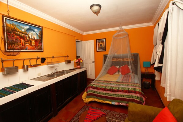 Deluxe Studio, 1 Bedroom, Kitchenette, Corner | Free WiFi