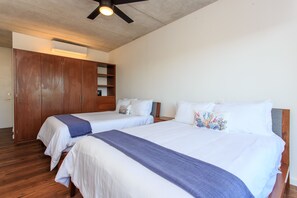 Appartement Deluxe, 2 chambres, cuisine, vue sur la ville | 2 chambres, coffre-fort, bureau, fer et planche à repasser