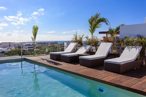 Outdoor pool, pool loungers