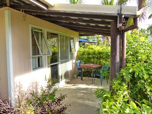 Studio Bungalow - Front Garden (Self-Catering) | Terrace/patio - The Friendly Islander (Nuku'alofa)