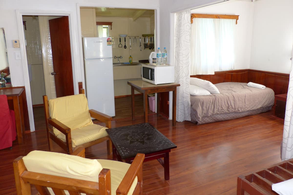 Bungalow Supérieur, plusieurs lits, coin cuisine, vue jardin | Coffres-forts dans les chambres, draps fournis