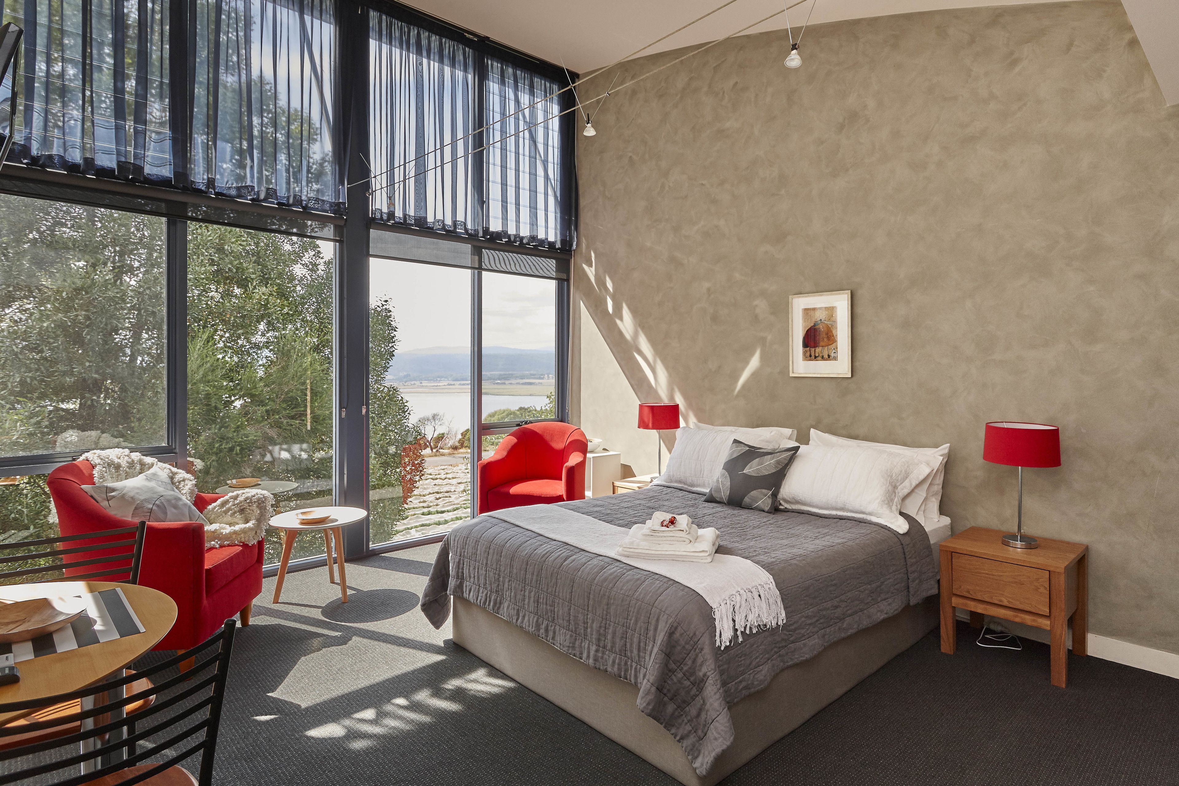 Vines Luxury 2 Bed  | Egyptian cotton sheets, premium bedding, pillow-top beds