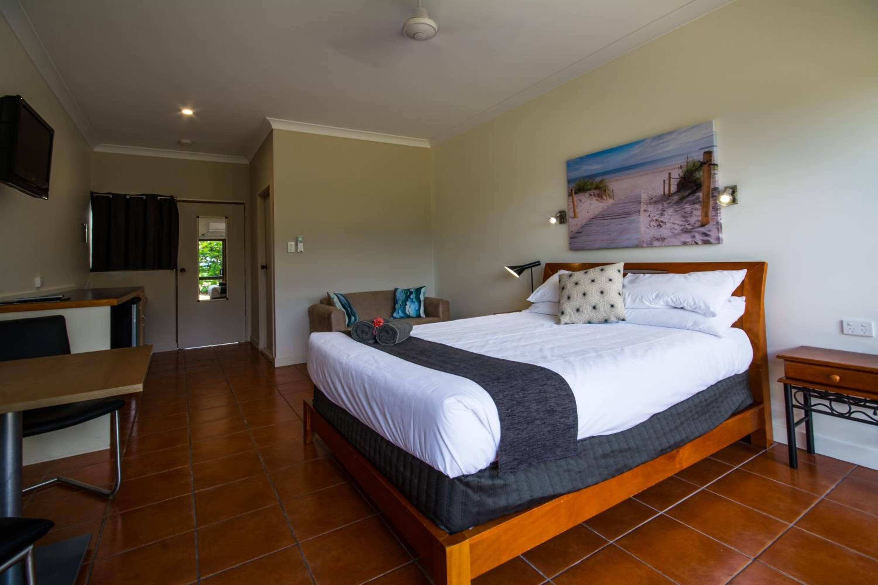 書桌、筆電工作空間、  遮光布/窗簾、熨斗/熨衣板