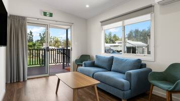 Cabin Tiêu chuẩn, 2 phòng ngủ | Khu phòng khách