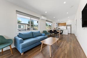 Standard Cabin | Living area - Echo Holiday Parks - Waikerie (Waikerie)