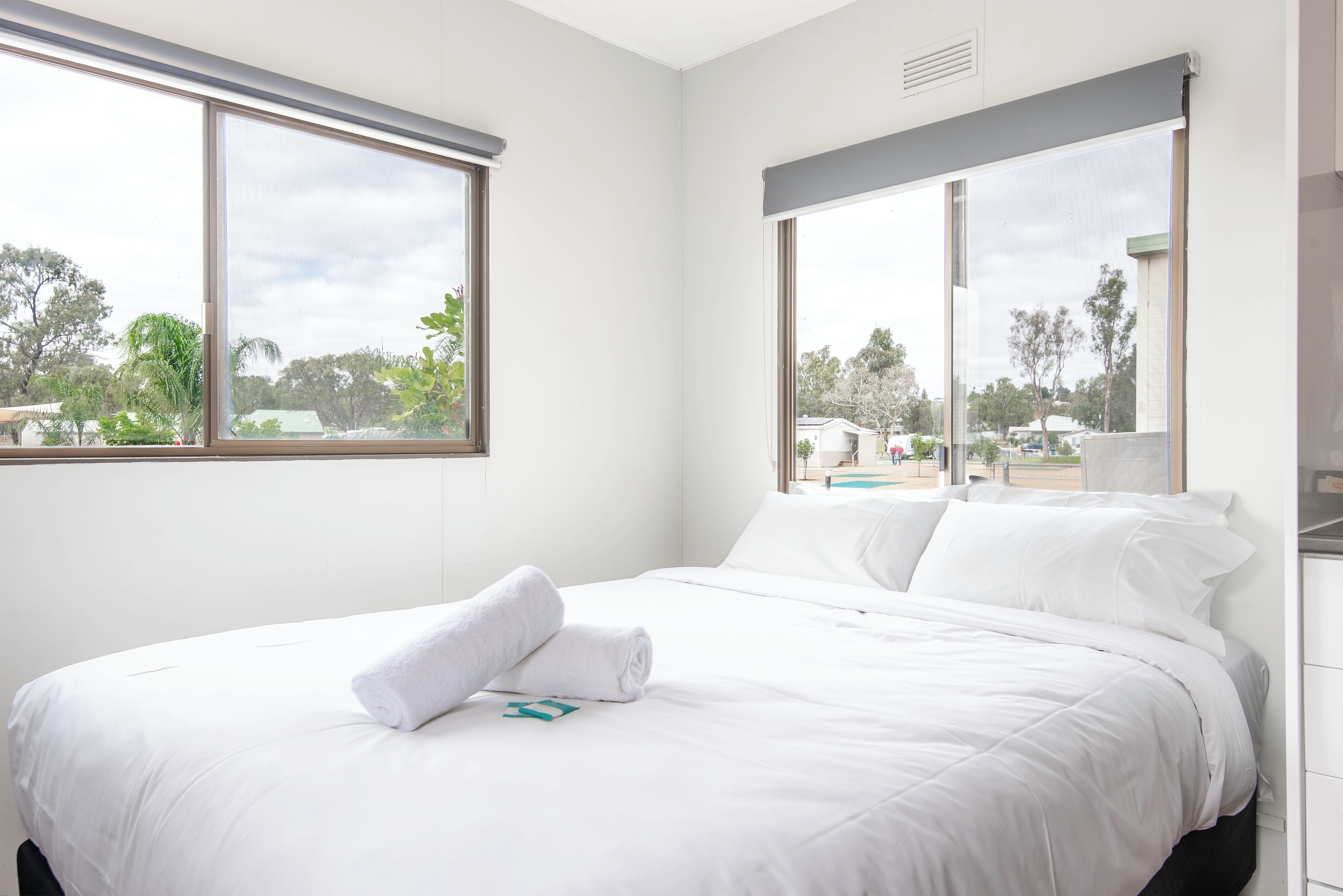 Ensuite Cabin | Blackout curtains, bed sheets