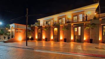 Vista frontal de la propiedad