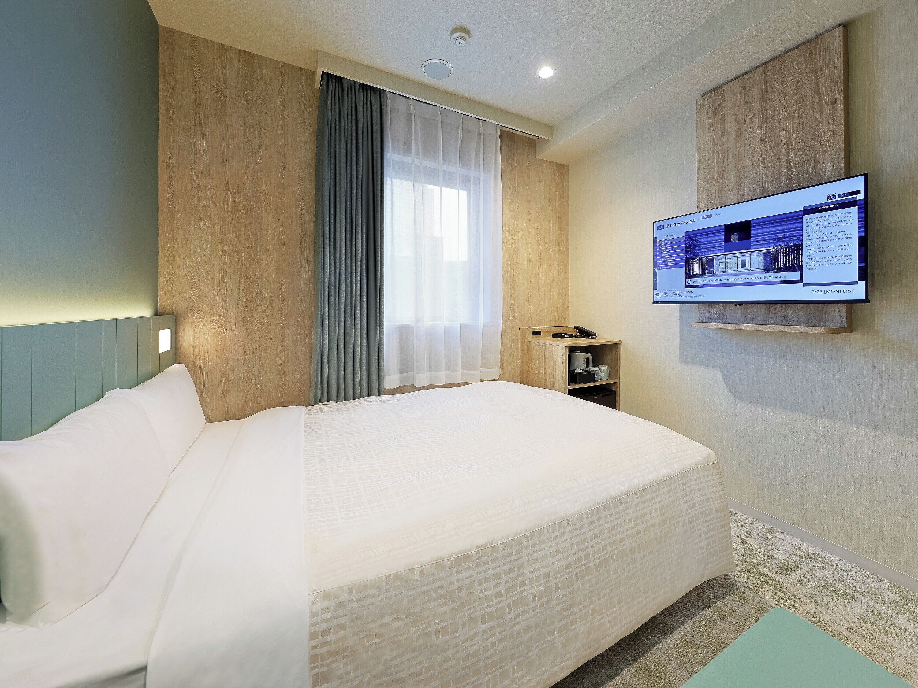 Desk, free WiFi, bed sheets