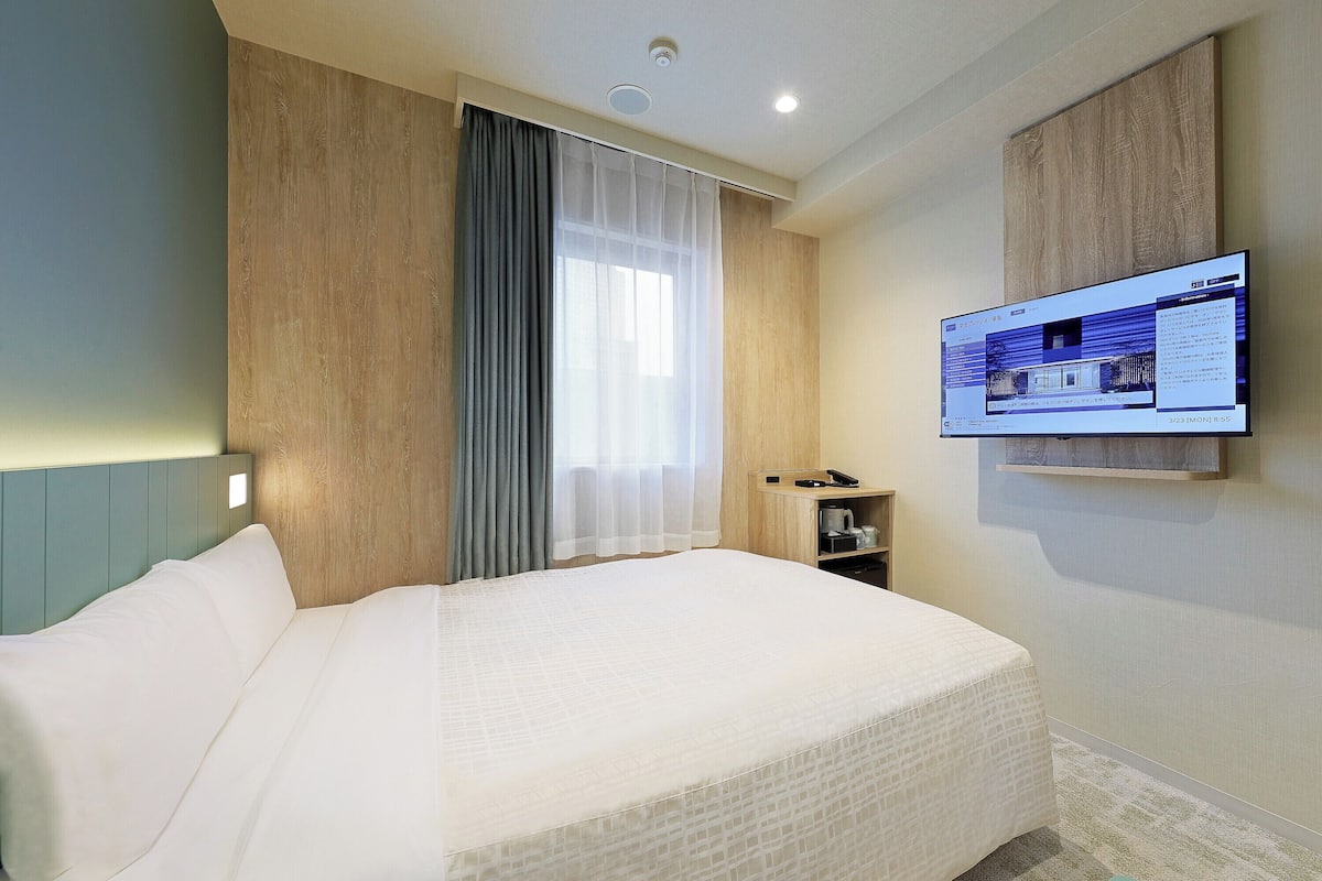 Íróasztal, ingyenes wifi és ágynemű