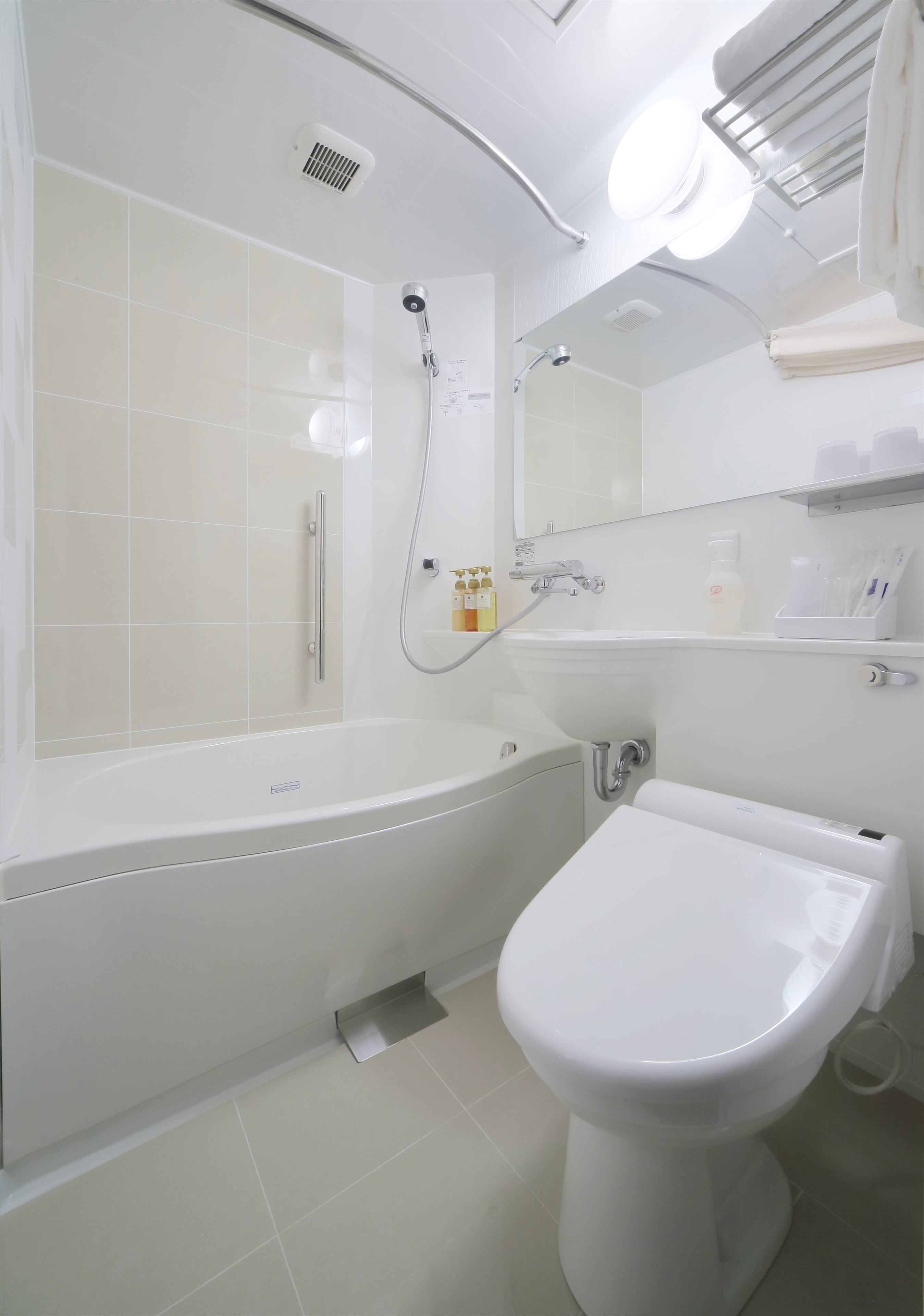 combined shower/bathtub, free toiletries, hair dryer, slippers