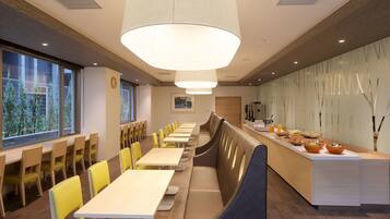 Tägliches Frühstücksbuffet (1500 JPY pro Person)