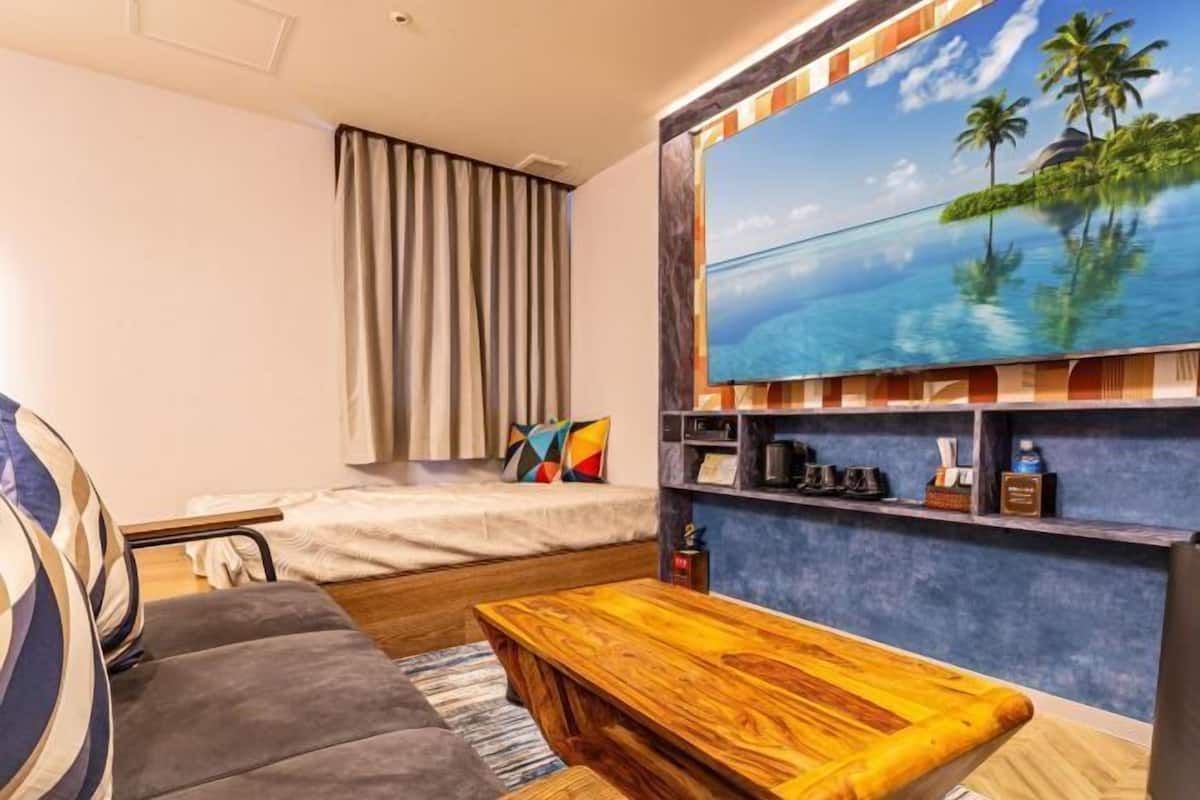 1 bedroom, individually decorated, individually furnished, soundproofing