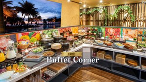 A buffet area with a tropical mural, various food stations, and a 'FREE' sign. - Hotel Balian Resort Shinjuku Honten (Tokyo)