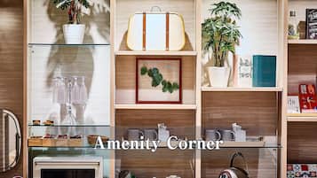 Family Shared Dormitory, Non Smoking (Underpinning royal type) | Ruang tamu | 55 inci televisyen skrin rata dengan digital, pemain DVD