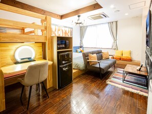 Suite Room, 4 Beds, Non Smoking | Living area