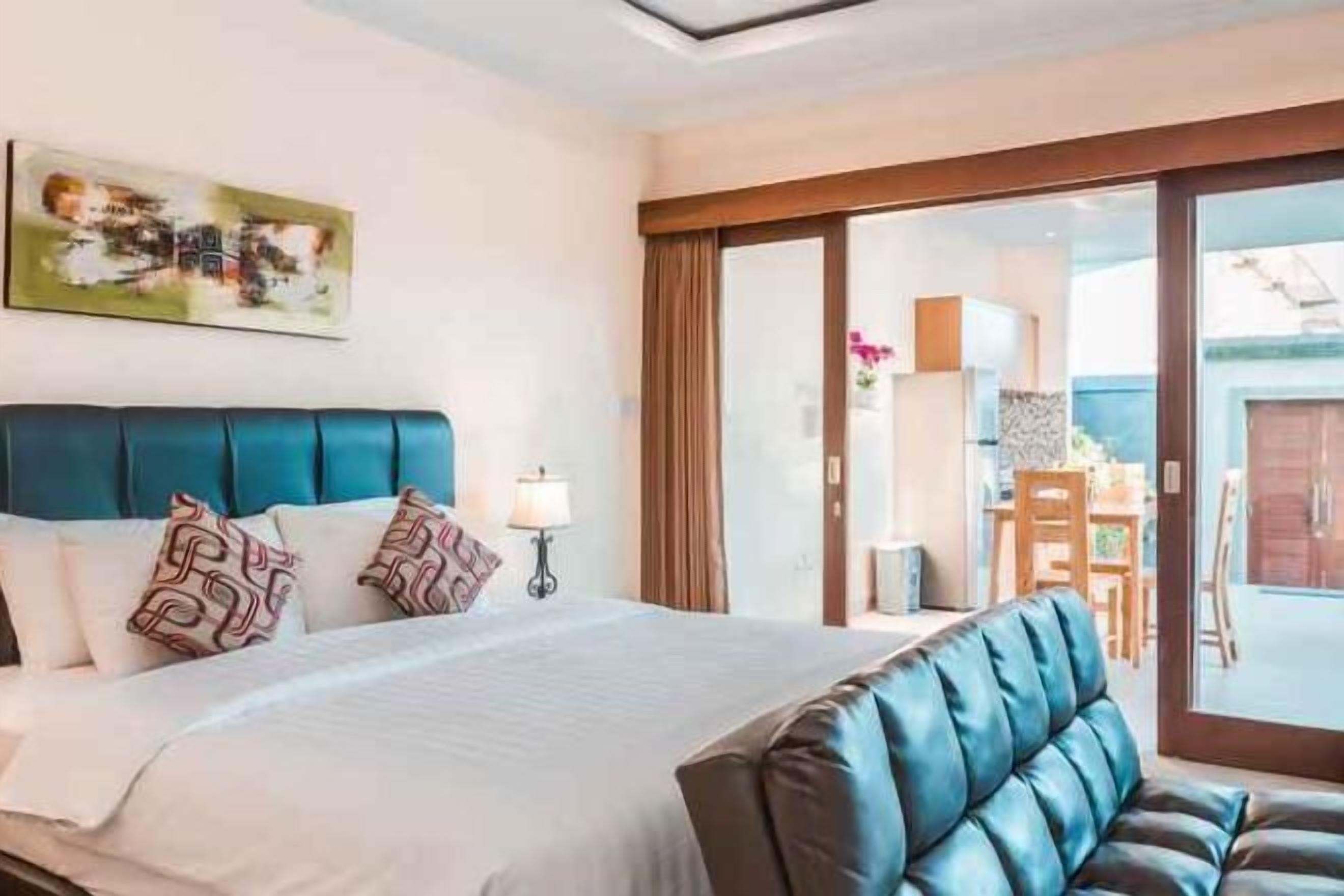 Caja fuerte, decoración individual, mobiliario individual y escritorio