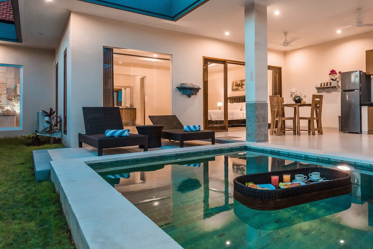 One Bedroom Pool Villa | In-room safe, individually decorated, individually furnished, desk