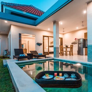 In-room safe, individually decorated, individually furnished, desk - Kubu Petitenget Suite Seminyak (Seminyak)