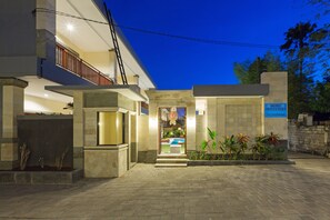 Interior entrance - Kubu Petitenget Suite Seminyak (Seminyak)