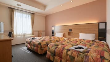 Twin Room, Non Smoking | Desk, free WiFi, bed sheets