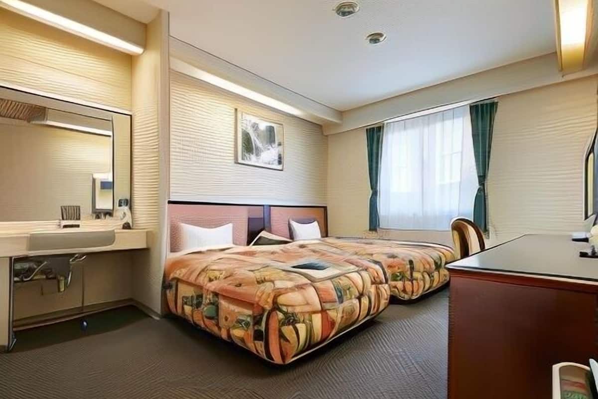 Een bureau, gratis wifi, beddengoed