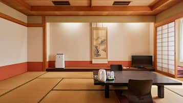 Traditional Room, Non Smoking | Desk, free WiFi, bed sheets