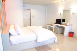 Deluxe Room | Minibar, blackout drapes, rollaway beds, free WiFi