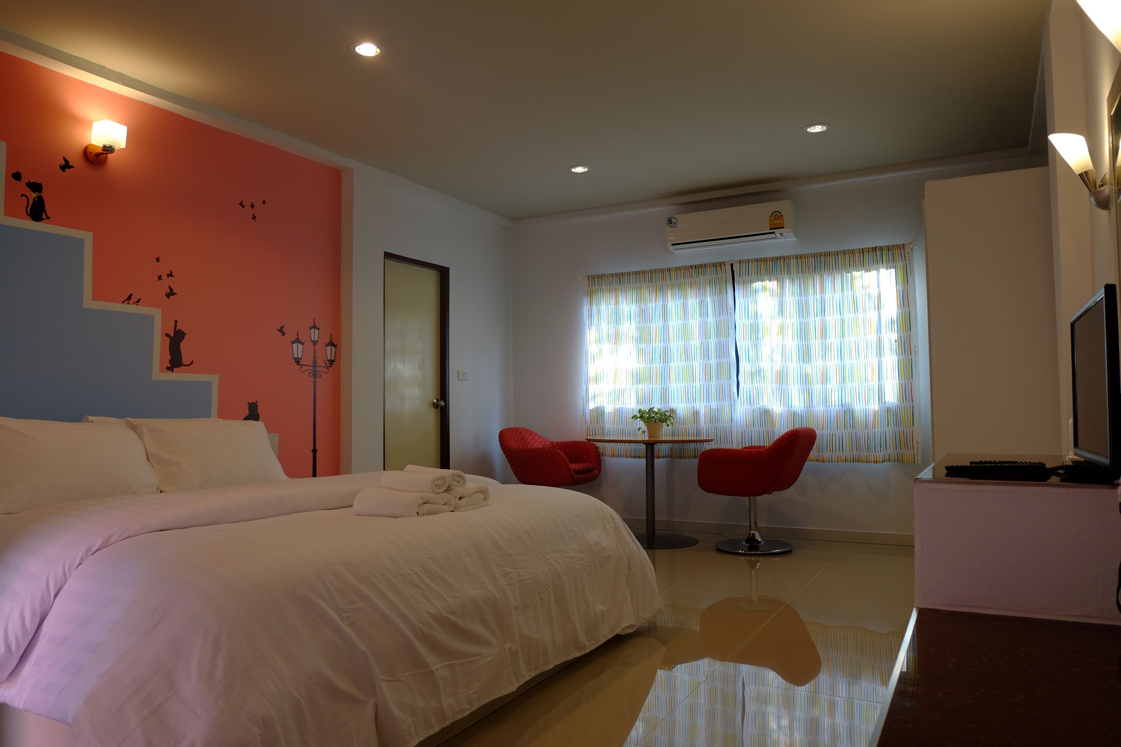 Deluxe Room | Minibar, blackout curtains, rollaway beds, free WiFi