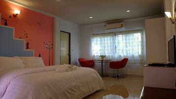 Deluxe Room | Minibar, blackout curtains, rollaway beds, free WiFi