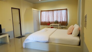 Deluxe Room | Minibar, blackout drapes, rollaway beds (surcharge), WiFi (free)