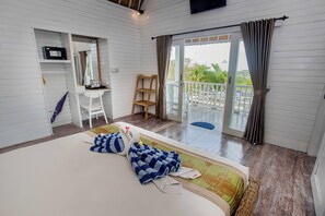 Caja de seguridad en la habitación, escritorio y cortinas blackout 