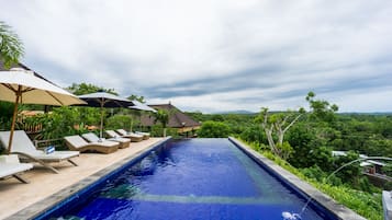 Outdoor pool, pool loungers