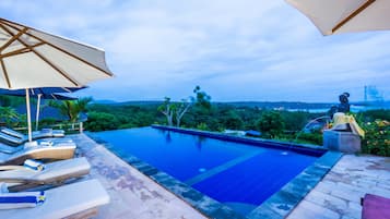 Outdoor pool, sun loungers