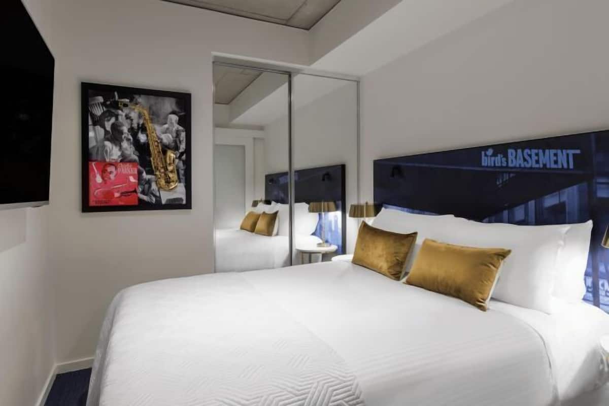 Premium bedding, pillowtop beds, minibar, in-room safe
