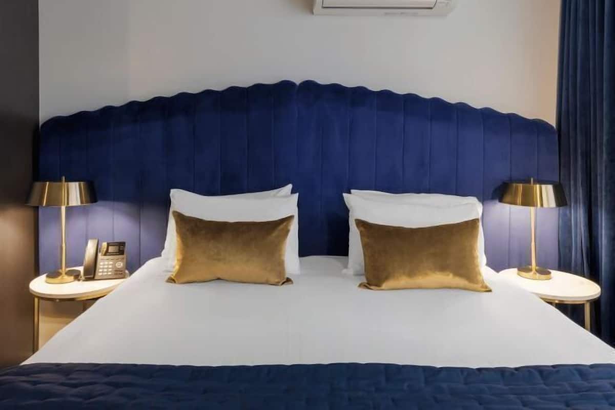 Premium bedding, pillowtop beds, minibar, in-room safe