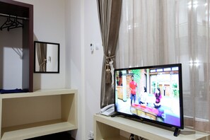 Deluxe Double or Twin Room | Desk, free WiFi