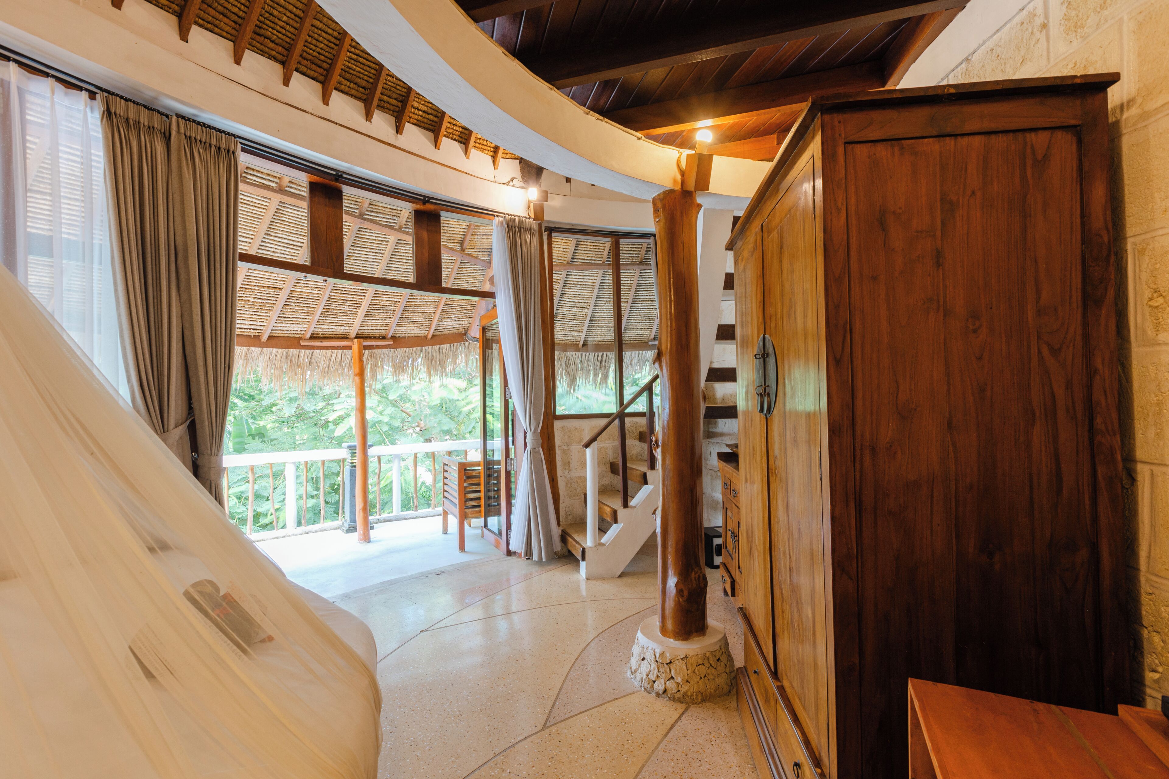 Family & Friends Suite | Minibar, in-room safe, individually decorated, individually furnished
